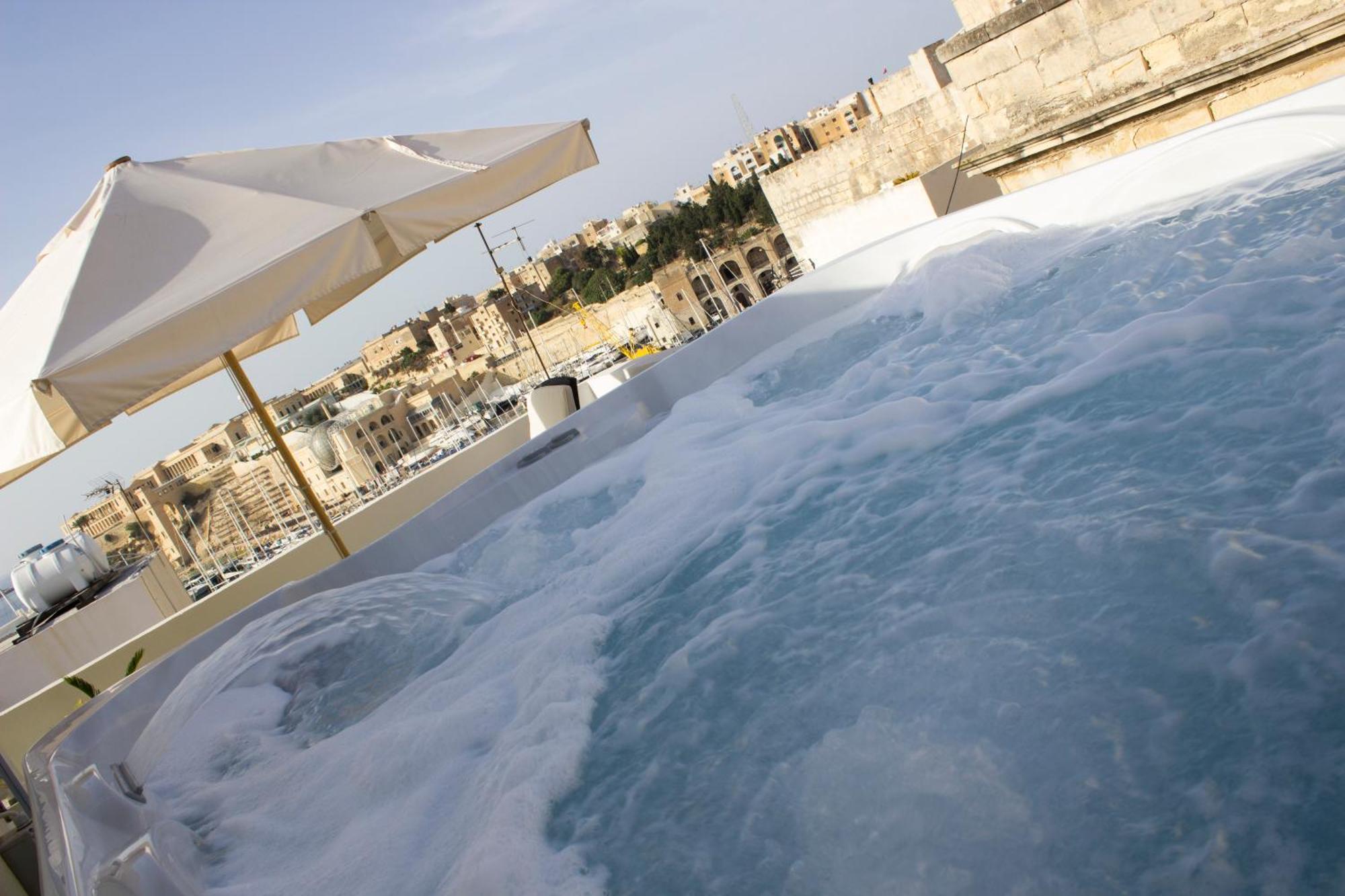 Ground Floor With Jacuzzi 0 Apartment *